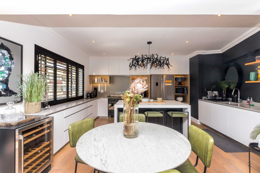 3 Bedroom Property for Sale in Sea Point Western Cape